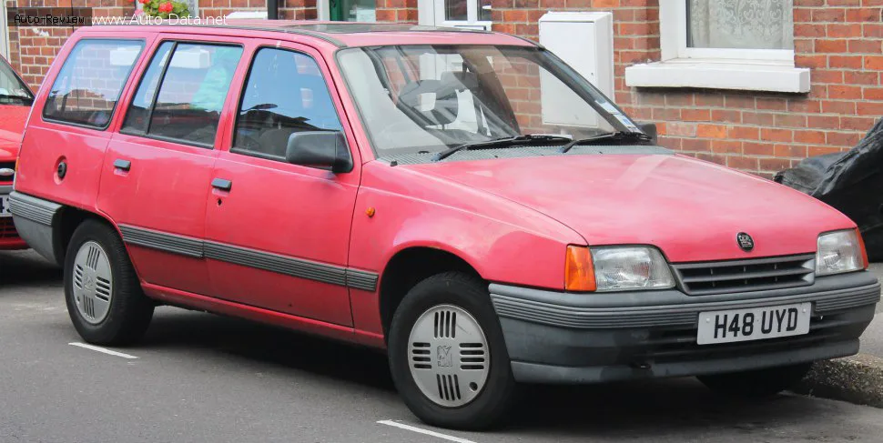 Vauxhall Astra Astra Mk II Estate 1.6 S (90 лс) 1984 - 1986 — фото 2