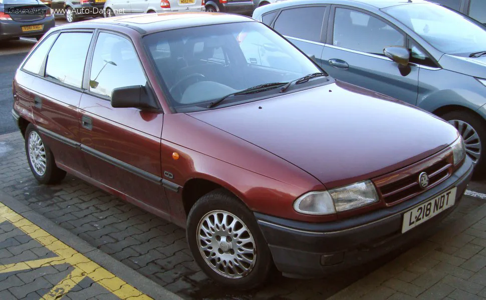 Vauxhall Astra Astra Mk III Estate 1.8i 16V (115 лс) 1994 - 1998 — фото 2