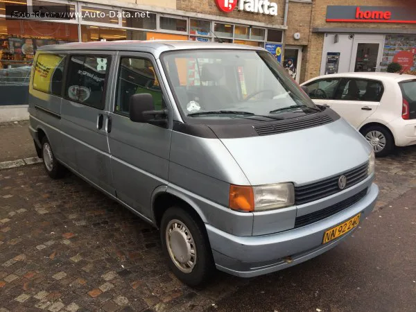 Volkswagen Caravelle Caravelle (T4) Long 2.4 D (78 лс) Automatic 1990 - 1995 — фото 2