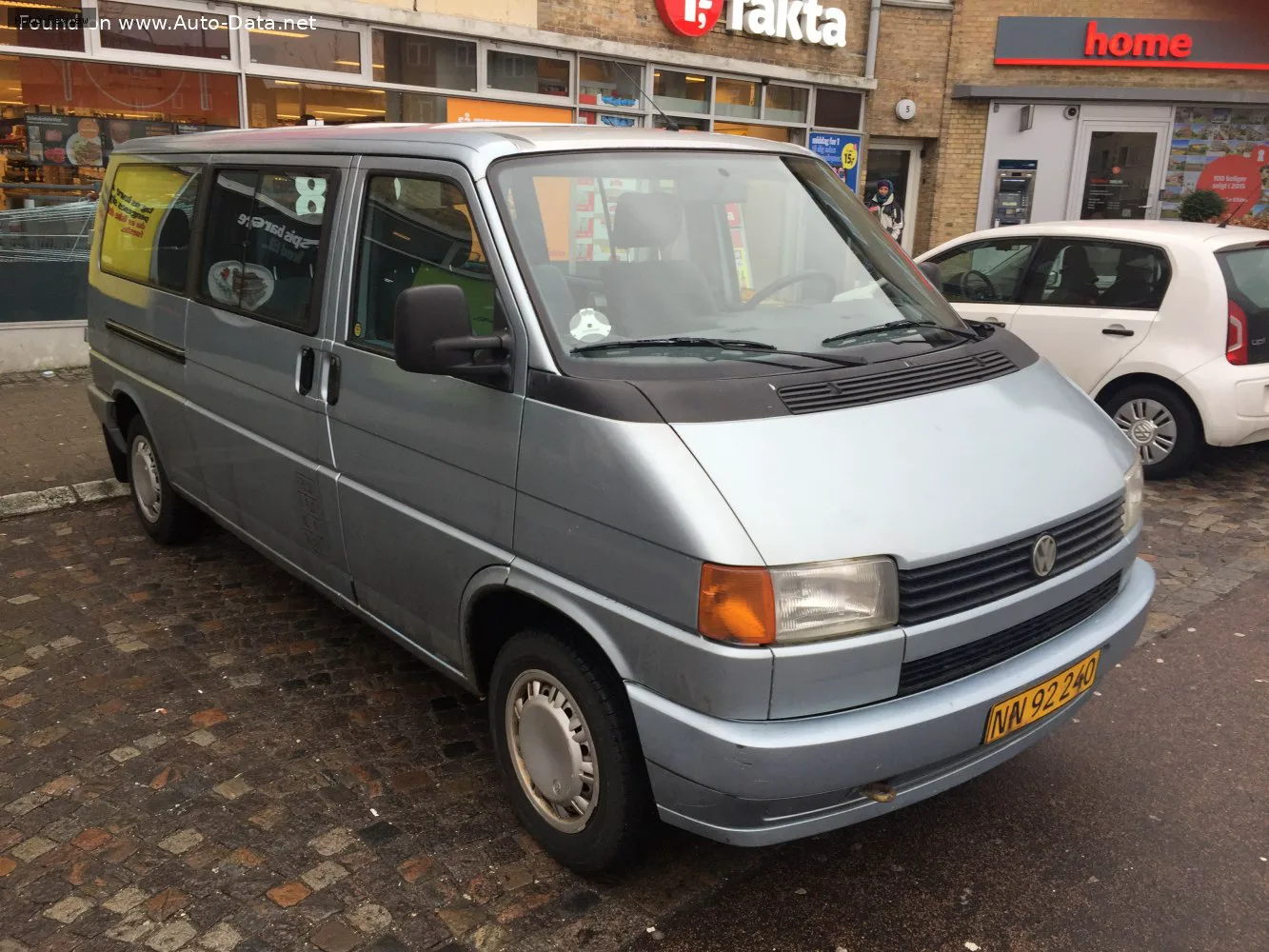 Volkswagen Caravelle Caravelle (T4) Long 2.5 (110 лс) Automatic 1990 - 1995