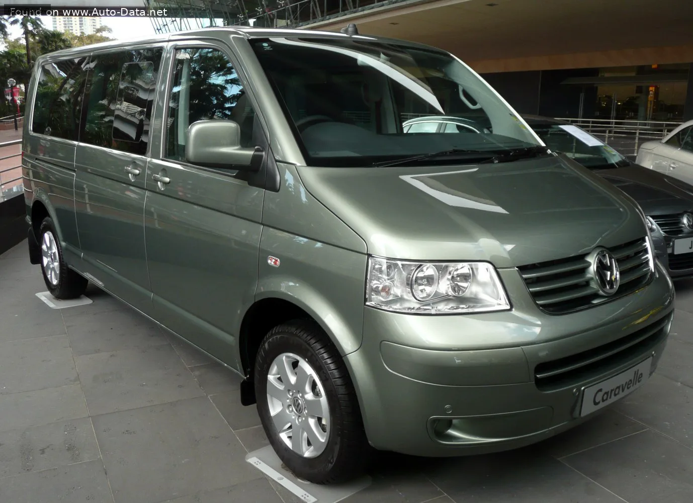 Volkswagen Caravelle Caravelle (T5) 2.5 TDI (174 лс) 2003 - 2006