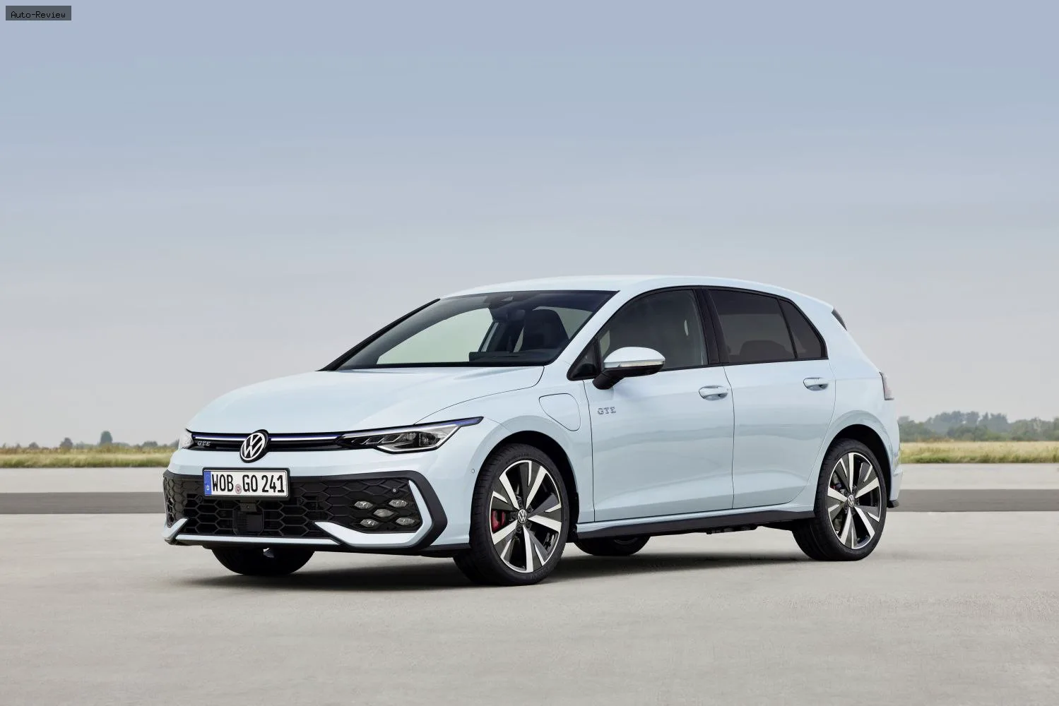 Volkswagen Golf Golf VIII (facelift 2024) GTE 1.5 TSI (272 лс) eHybrid DSG 2024 -