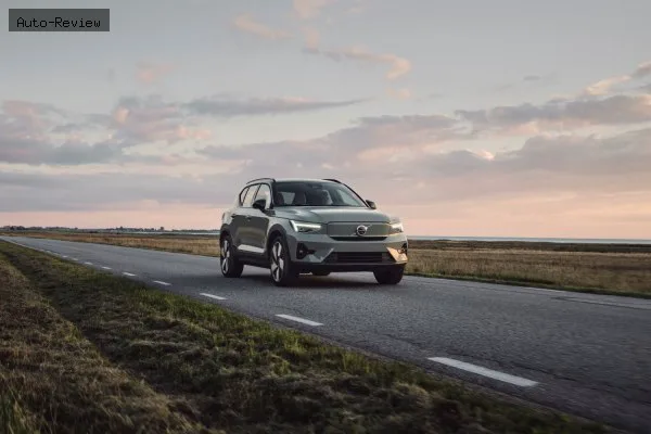 Volvo XC40 XC40 (facelift 2022) 1.5 T2 (129 лс) 2022 - 2026 — фото 2