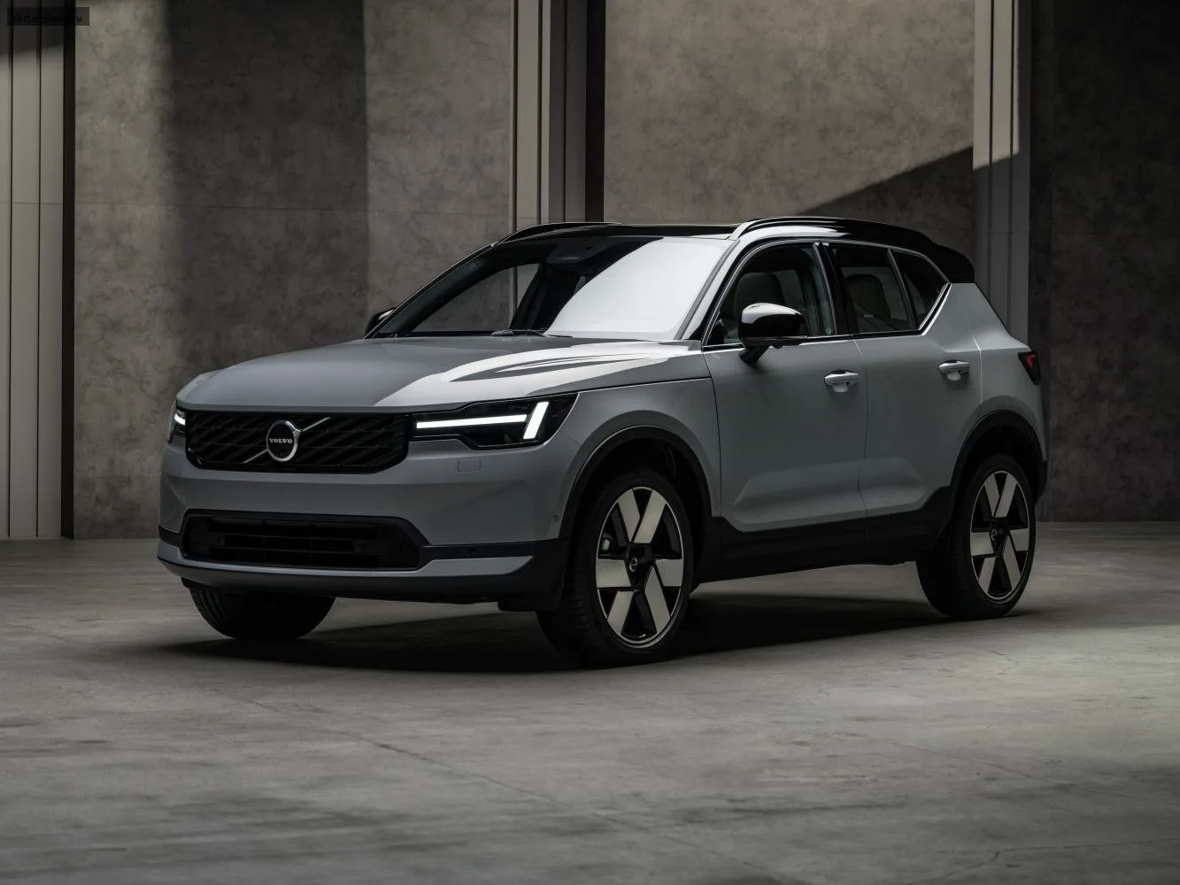 Volvo XC40 XC40 (facelift 2026) 2.0 B4 (197 лс) Mild Hybrid Automatic 2026 -