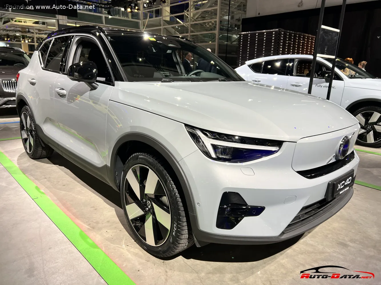 Volvo XC40 XC40 (facelift 2022) Recharge 69 kWh (238 лс) Single Motor 2022 - 2026