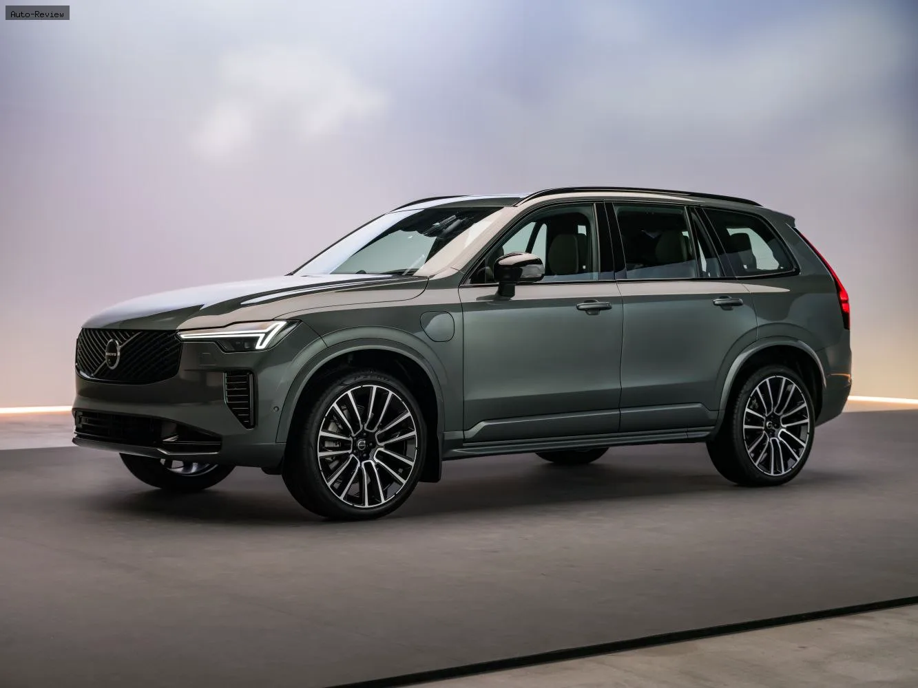 Volvo XC90 XC90 II (facelift 2024) 2.0 T8 (461 лс) Plug-in Hybrid AWD Geartronic 2026 -