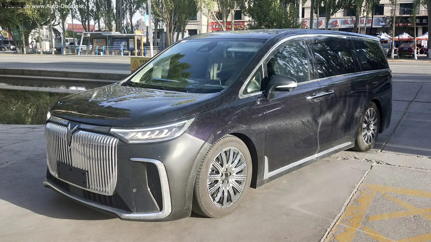 Voyah Dreamer Dreamer (facelift 2024) 1.5T (571 лс) Plug-in Hybrid 4WD 2024 -