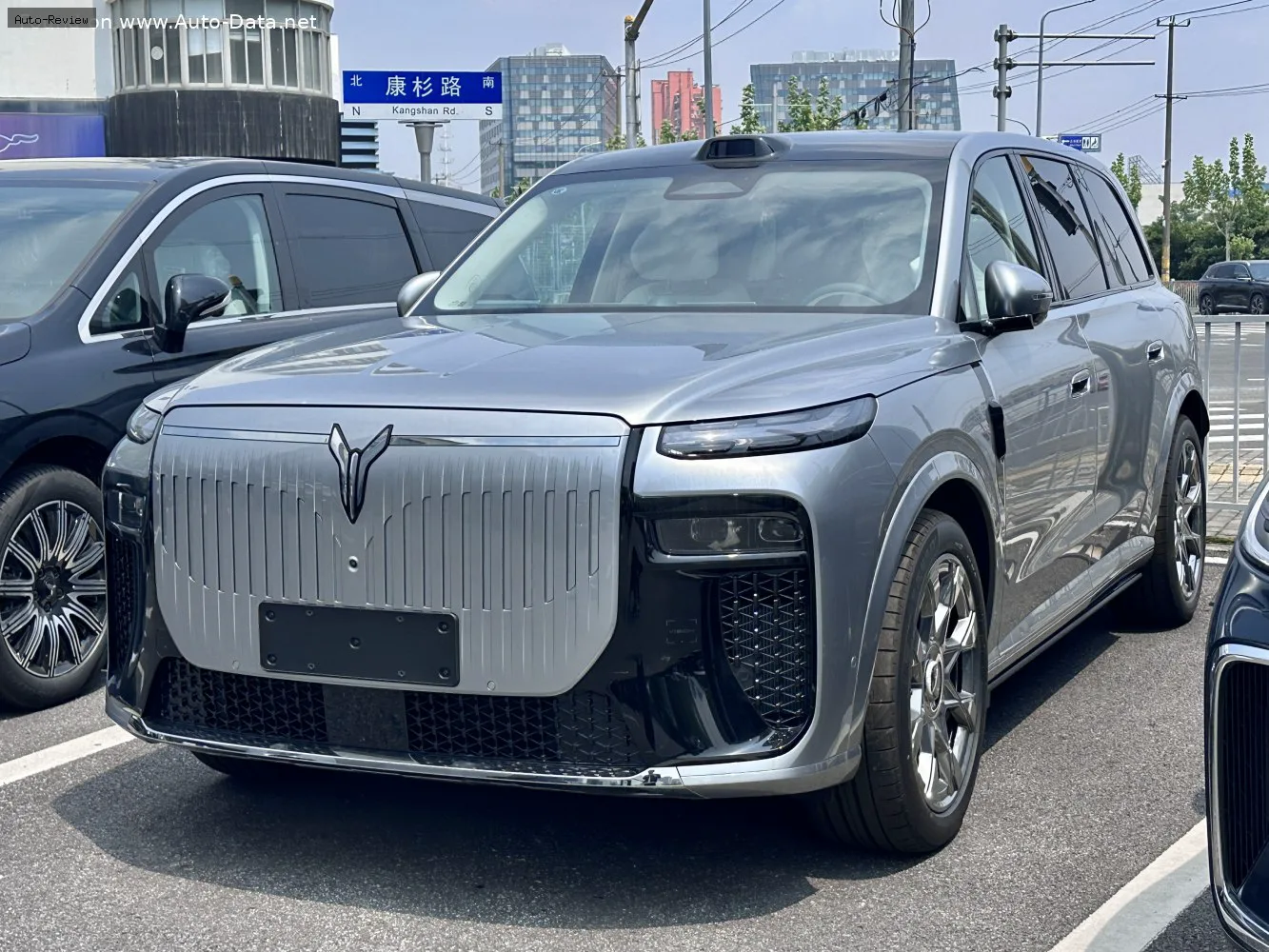 Voyah Taishan Taishan X8 1.5T (646 лс) Plug-in Hybrid 4WD 2026 -