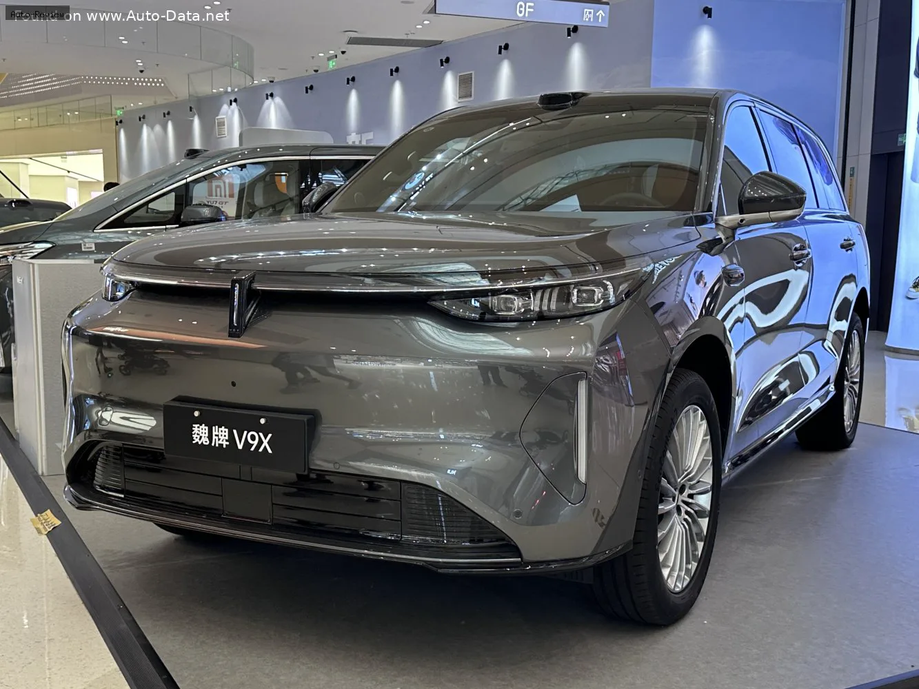 WEY V9X V9X LWB Hi4 2.0T 55.4 kWh (694 лс) Plug-in Hybrid 4WD DHT 2026 -