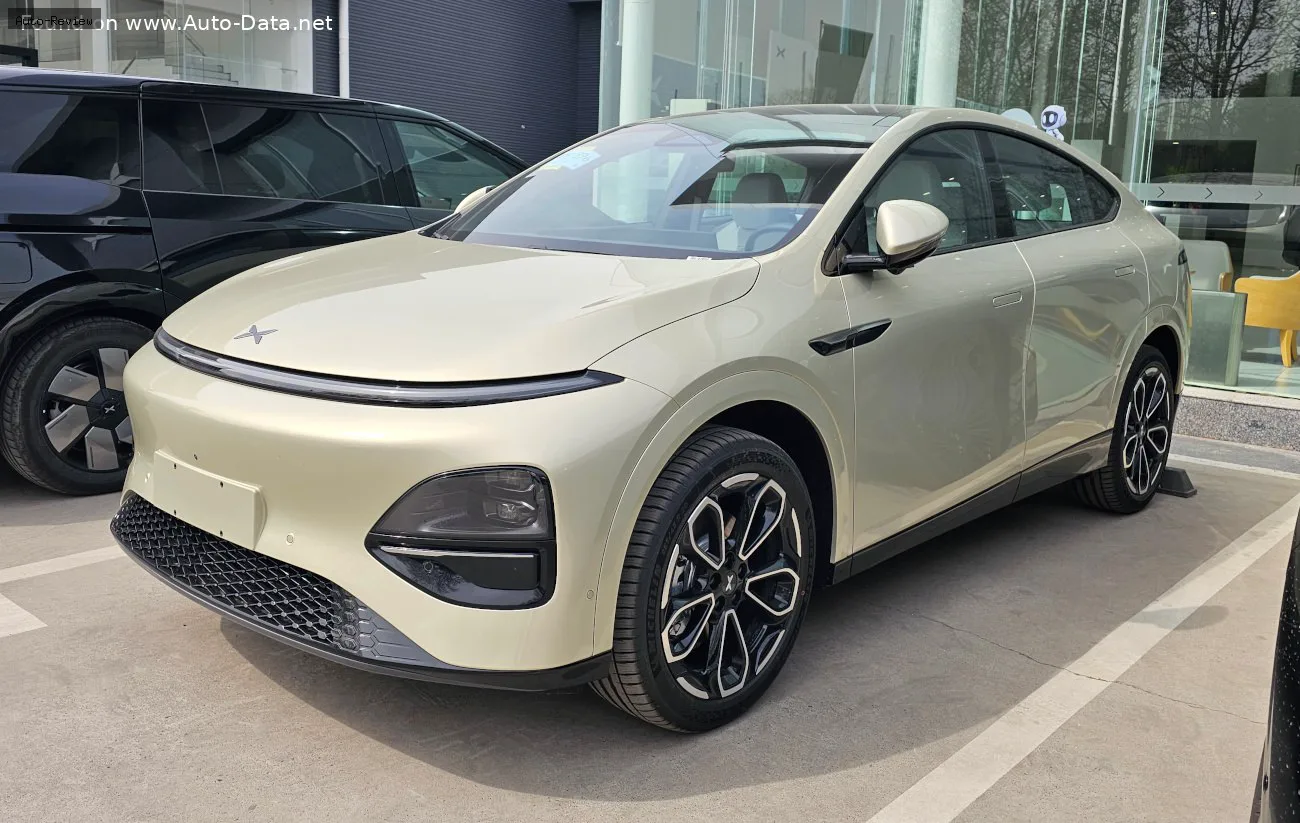 XPENG G6 G6 (facelift 2025) 1.5T 55.8 kWh (296 лс) Range Extender 2026 -