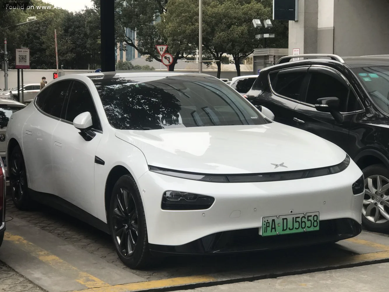 XPENG P7 P7 I 70.8 kWh (267 лс) RWD Long Range 2020 - 2023