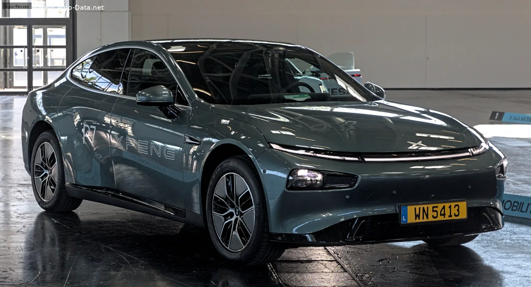 XPENG P7 P7i I (facelift 2023) 702 86.2 kWh (276 лс) Electric 2023 -
