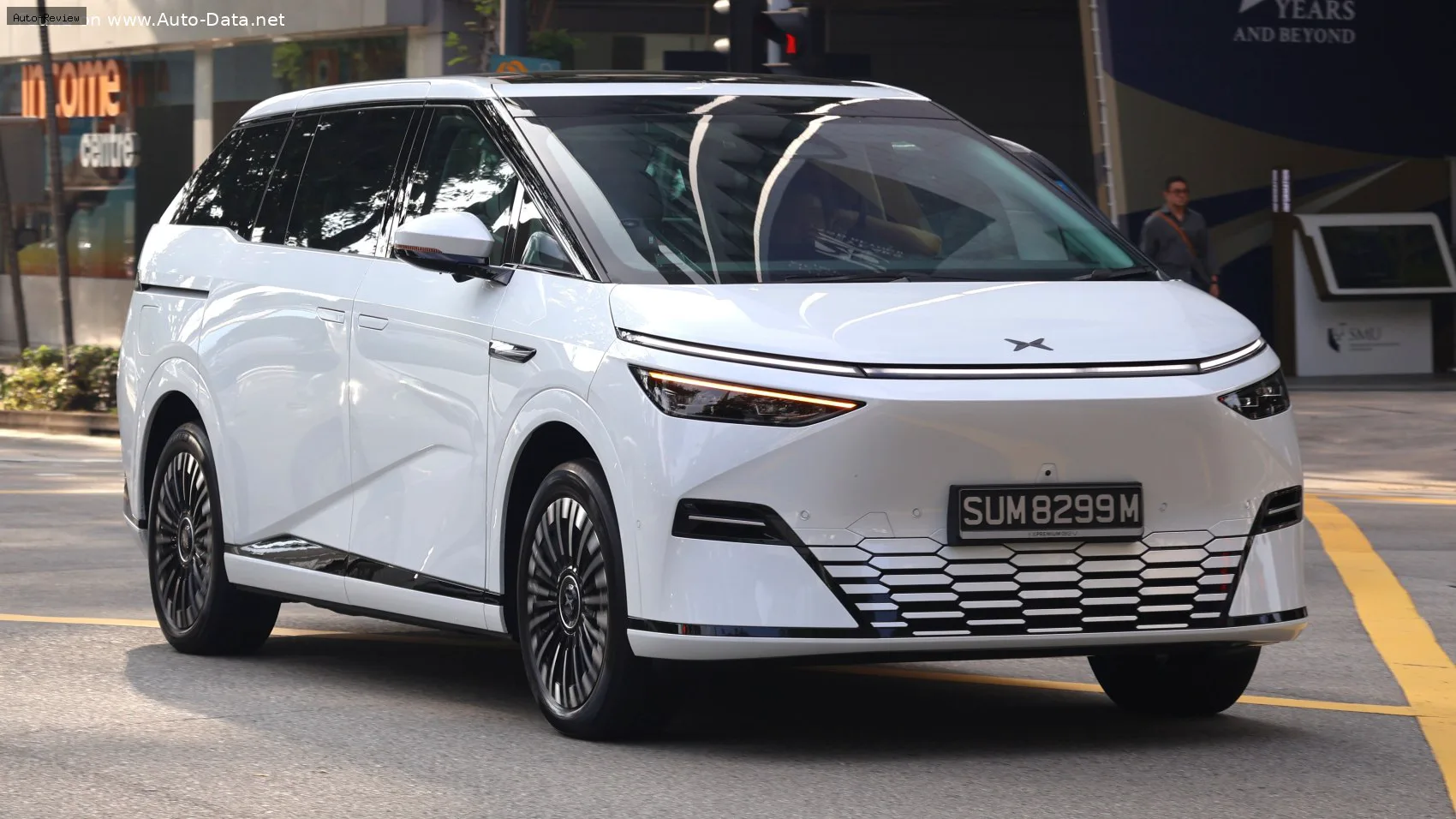 XPENG X9 X9 (facelift 2025) Performance 105 kWh (503 лс) Electric 4WD 2025 -