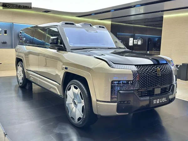 Yangwang U8 U8L 2.0T (1197 лс) Extended Range Pure Electric 4WD 2025 - — фото 2